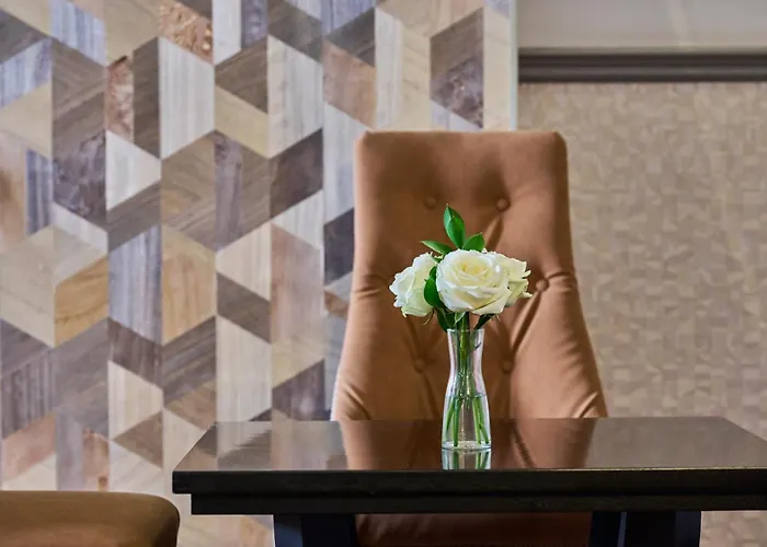 Best Hotels Near Glasgow Queen Street Station